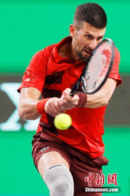 帮助她在挑 帮助她在挑