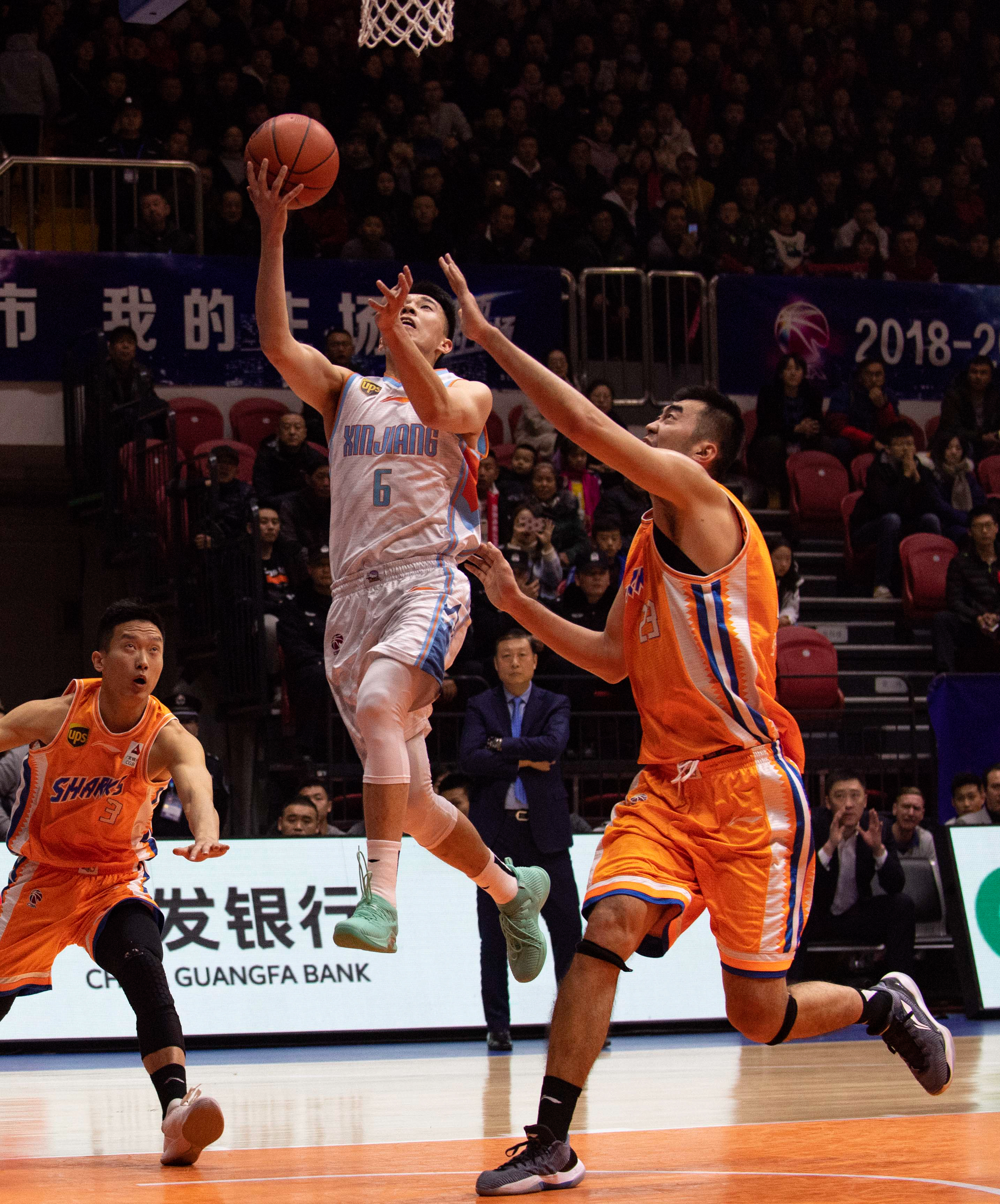 他迅速做出 他迅速做出