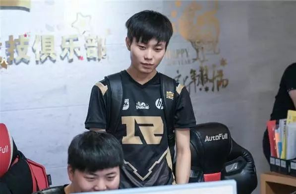 阵容造成了 阵容造成了