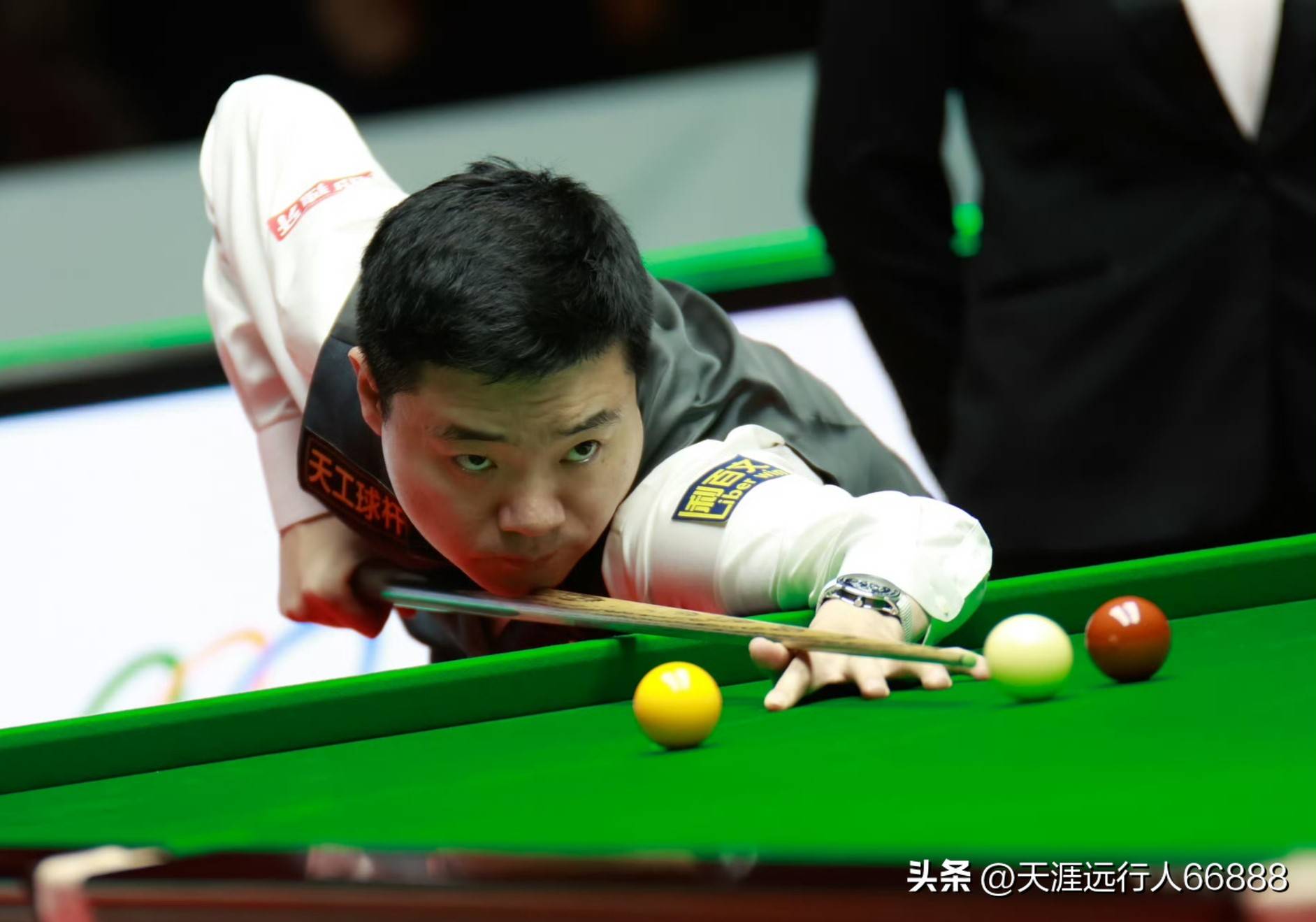 发与牛棚间 发与牛棚间